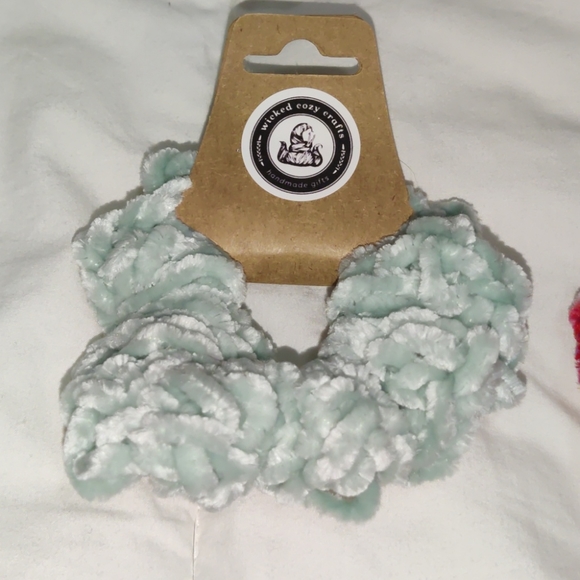 4 Handmade scrunchies - Picture 2 of 4